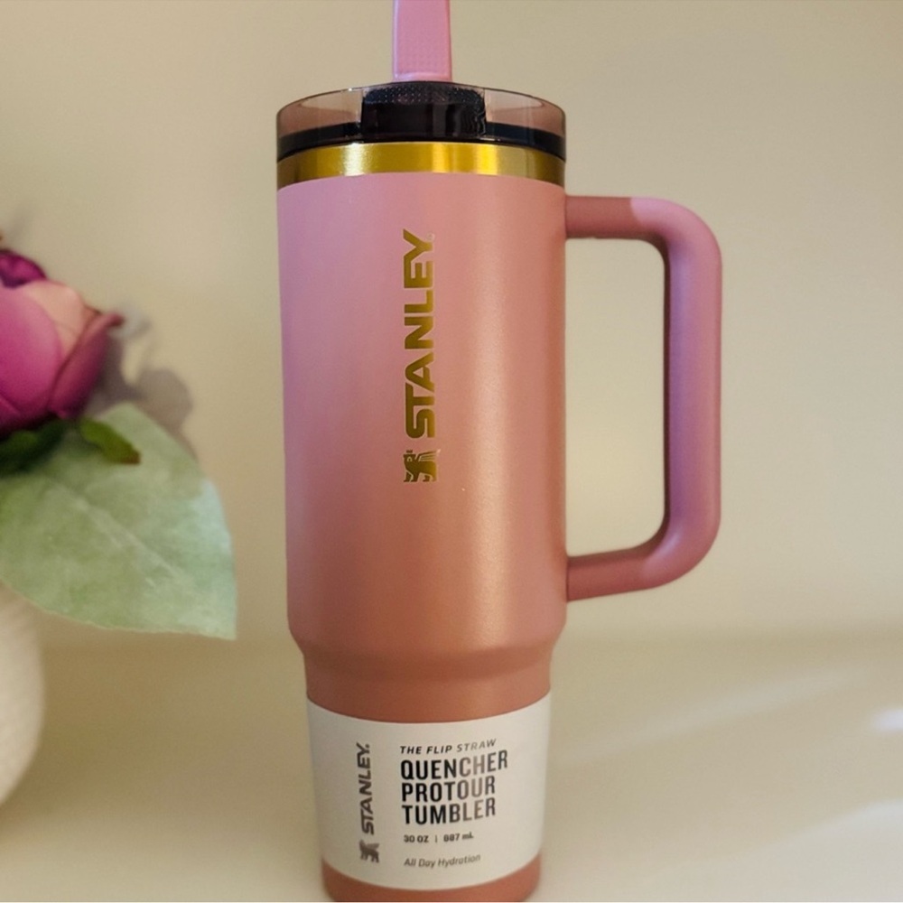 🎉LAST CHANCE🎉Stanley 30oz Quencher Protour Flipstraw Tumbler Antique Pink - Picture 7 of 9